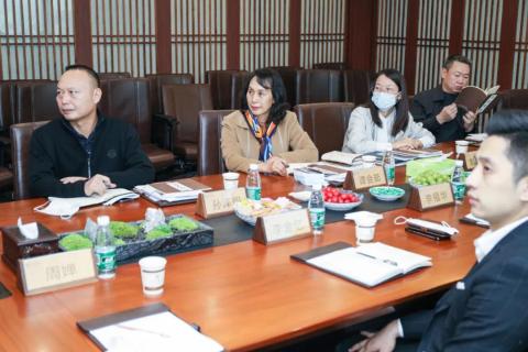 罗湖区人大常委副主任谭会茹一行莅临28圈调研