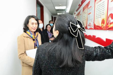 罗湖区人大常委副主任谭会茹一行莅临28圈调研