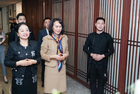 罗湖区人大常委副主任谭会茹一行莅临28圈调研
