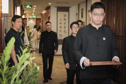 罗湖区委统战部副部长、工商联党组书记叶志伟一行到28圈调研