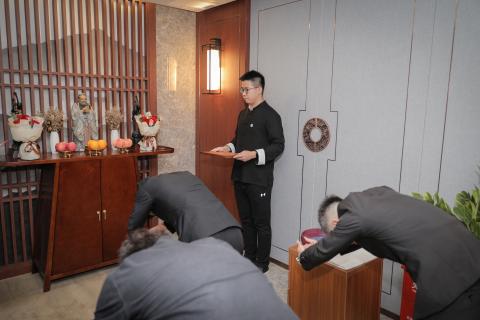 罗湖区委统战部副部长、工商联党组书记叶志伟一行到28圈调研