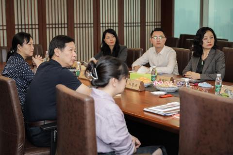 罗湖区委统战部副部长、工商联党组书记叶志伟一行到28圈调研