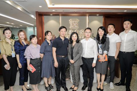 罗湖区委统战部副部长、工商联党组书记叶志伟一行到28圈调研