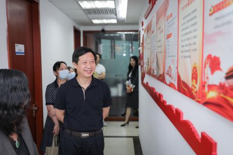 罗湖区委统战部副部长、工商联党组书记叶志伟一行到28圈调研
