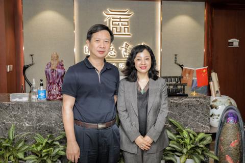 罗湖区委统战部副部长、工商联党组书记叶志伟一行到28圈调研